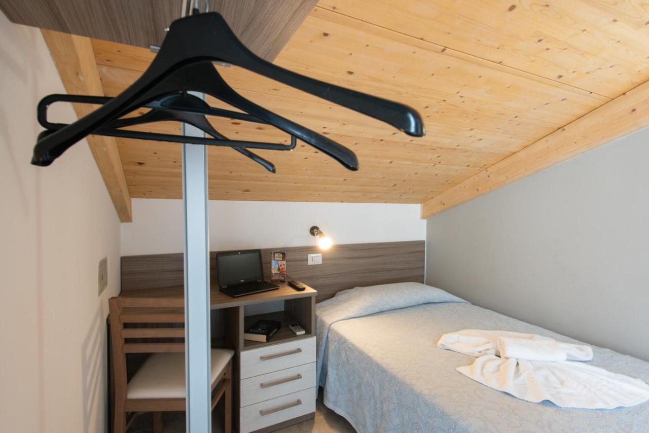 Hotel Consul - Family Hotel Riccione Bagian luar foto