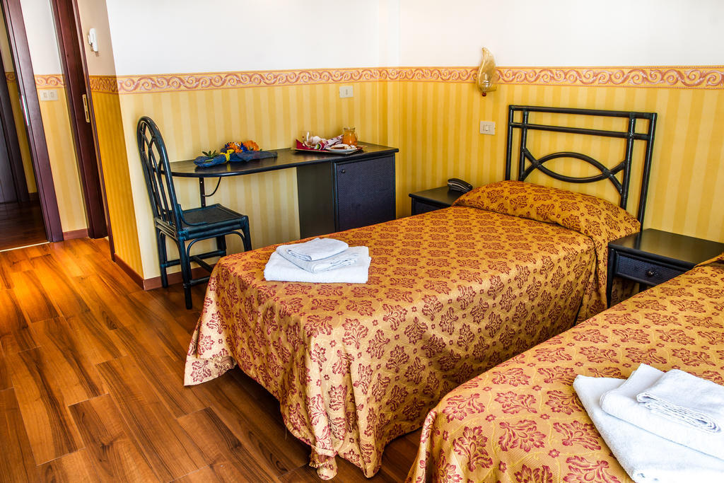 Hotel Consul - Family Hotel Riccione Bagian luar foto