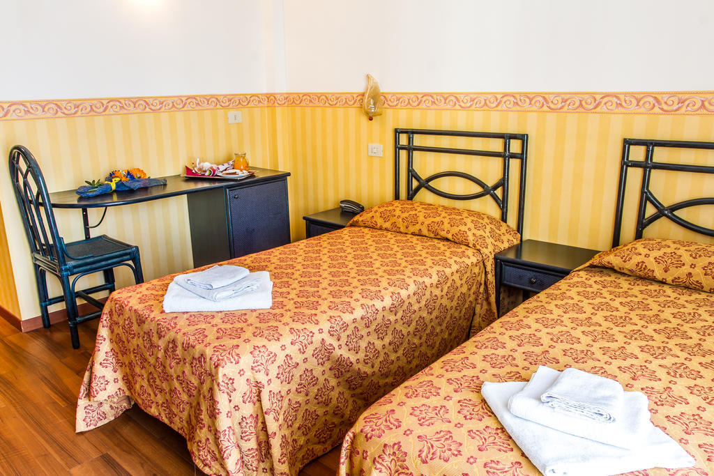 Hotel Consul - Family Hotel Riccione Ruang foto